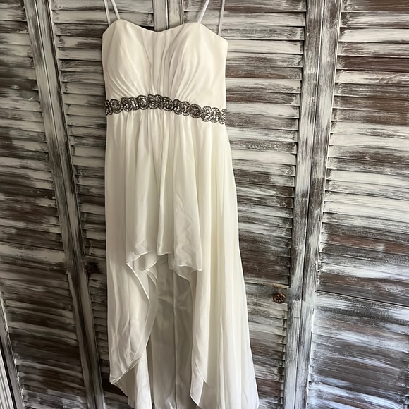 High low white dress evening dress perfect for a gala, wedding or prom. - Picture 1 of 6